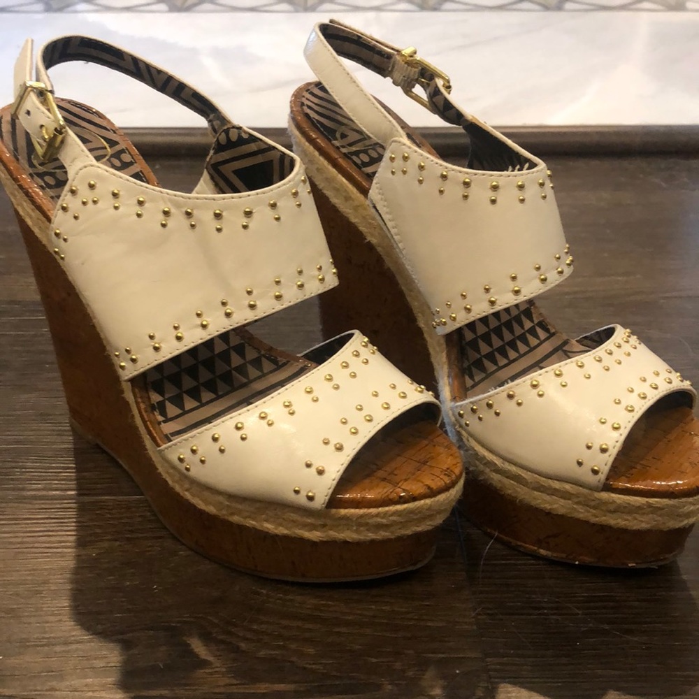 White wedges